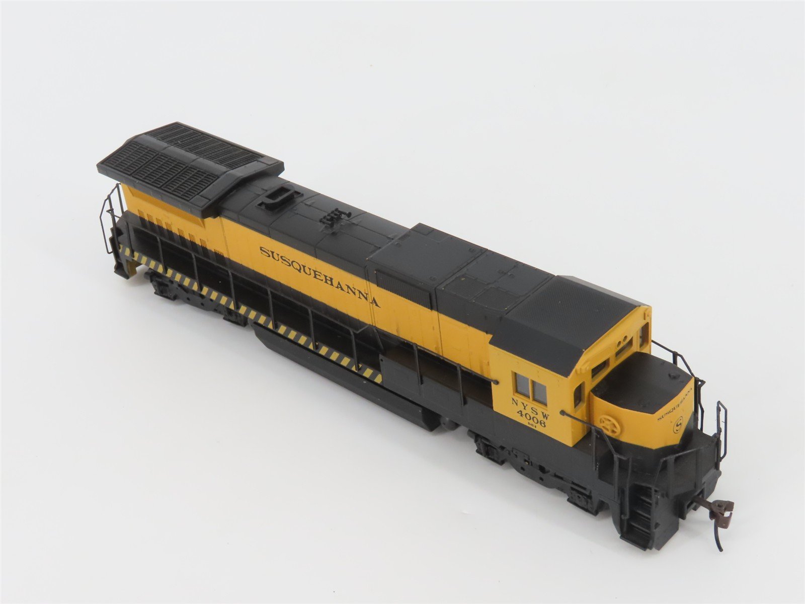 HO Scale Walthers NYSW Susquehanna GE Dash 8-40B Diesel #4006 w/ DCC