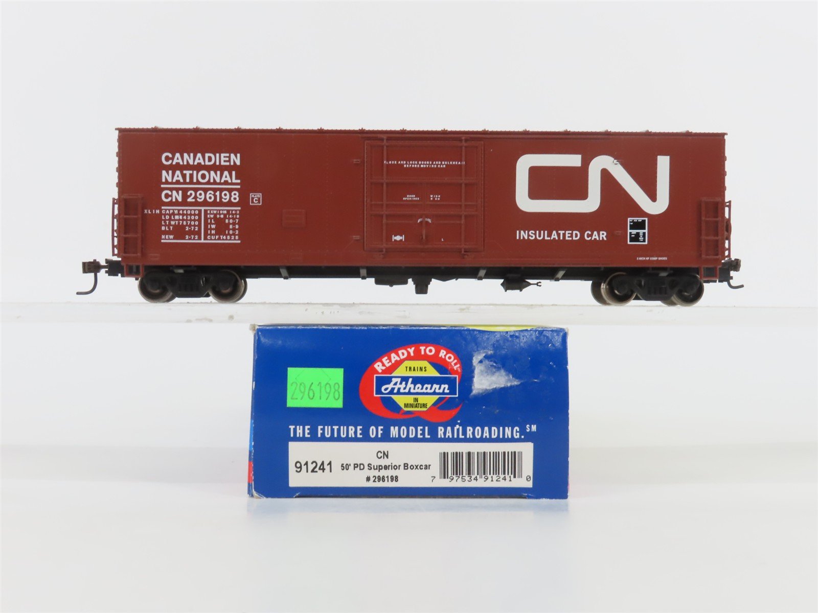 HO Scale Athearn 91241 CN Canadian National 50' Plug Door Box Car #296198