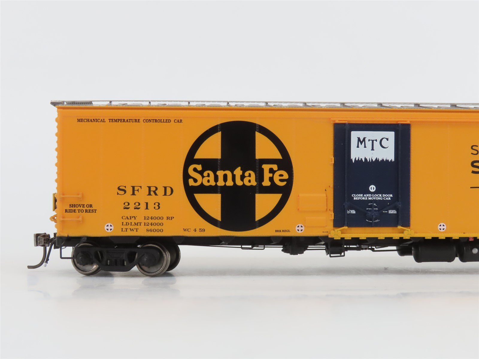 HO Scale Rapido 156008A SFRD Santa Fe All The Way Mechanical Reefer #2213