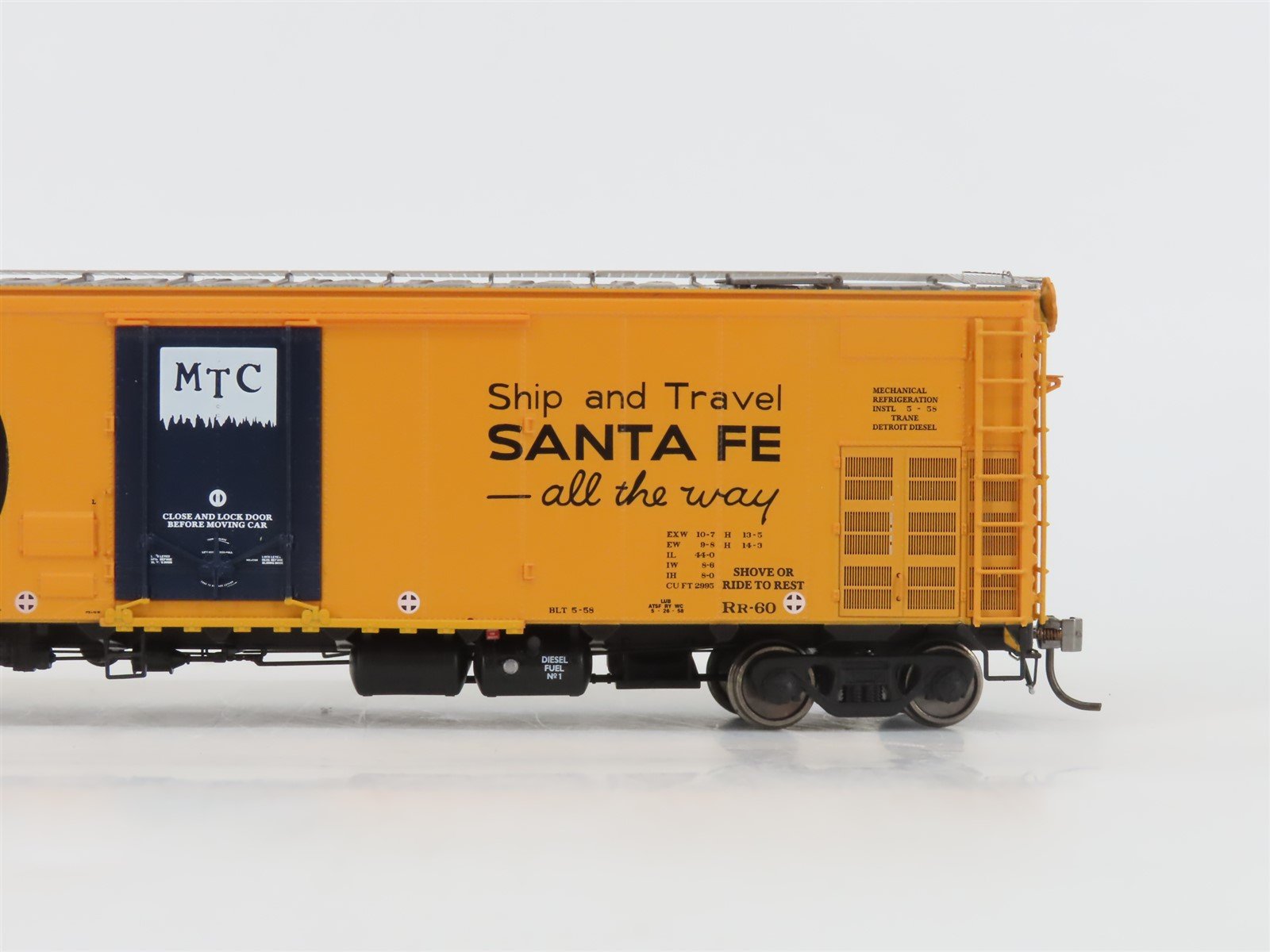 HO Scale Rapido 156008A SFRD Santa Fe All The Way Mechanical Reefer #2213