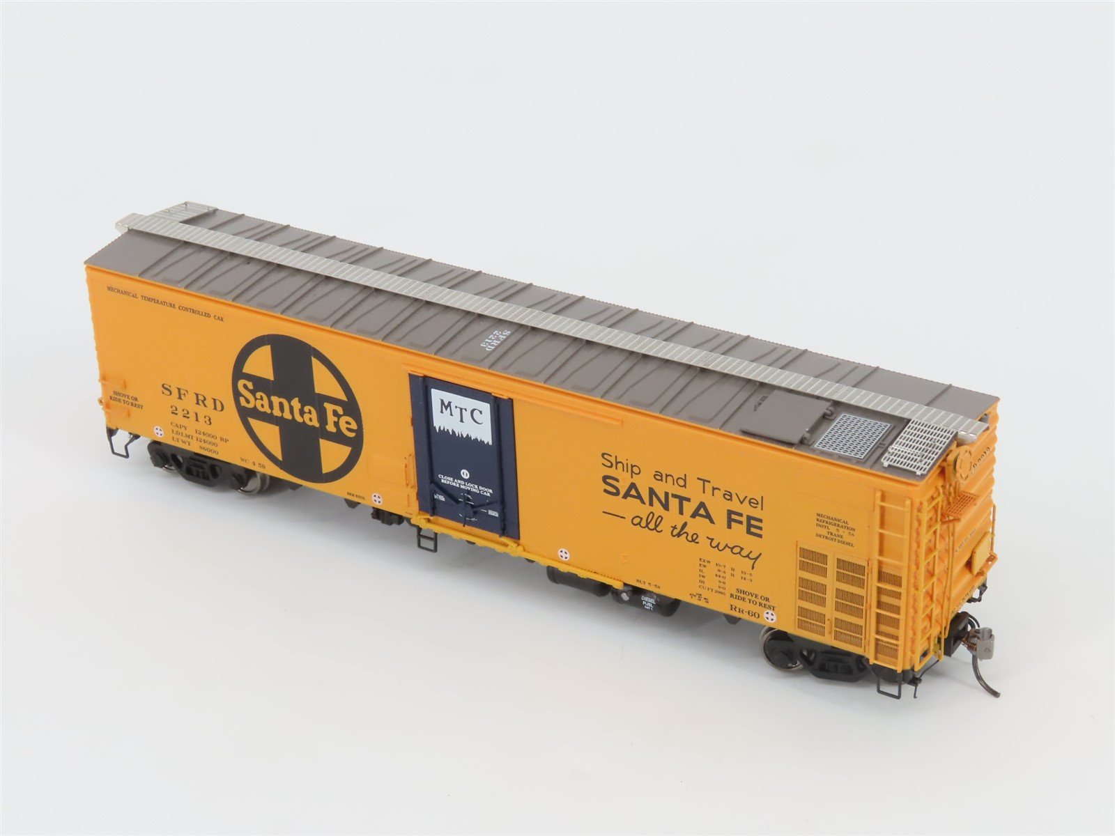 HO Scale Rapido 156008A SFRD Santa Fe All The Way Mechanical Reefer #2213