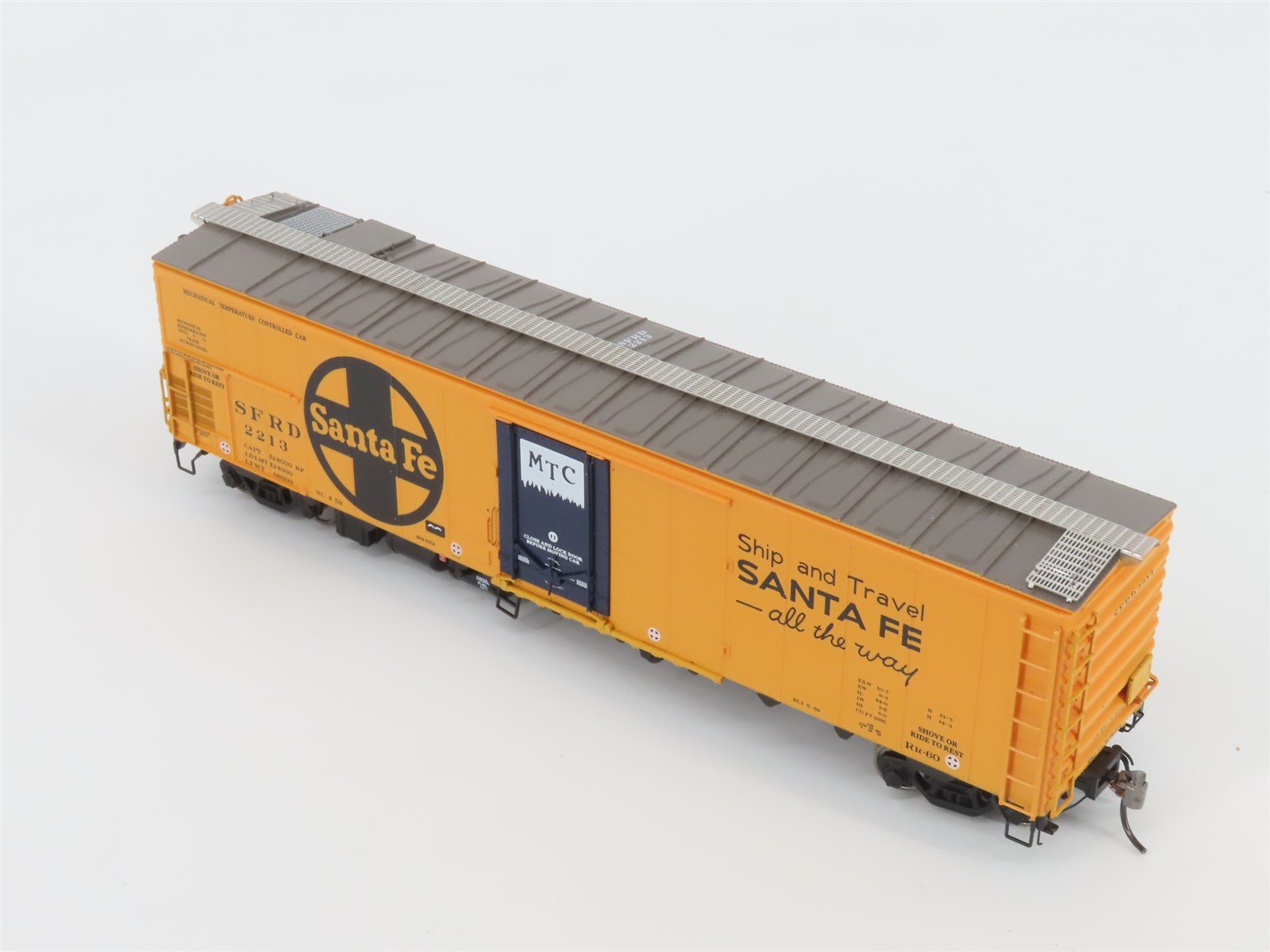 HO Scale Rapido 156008A SFRD Santa Fe All The Way Mechanical Reefer #2213