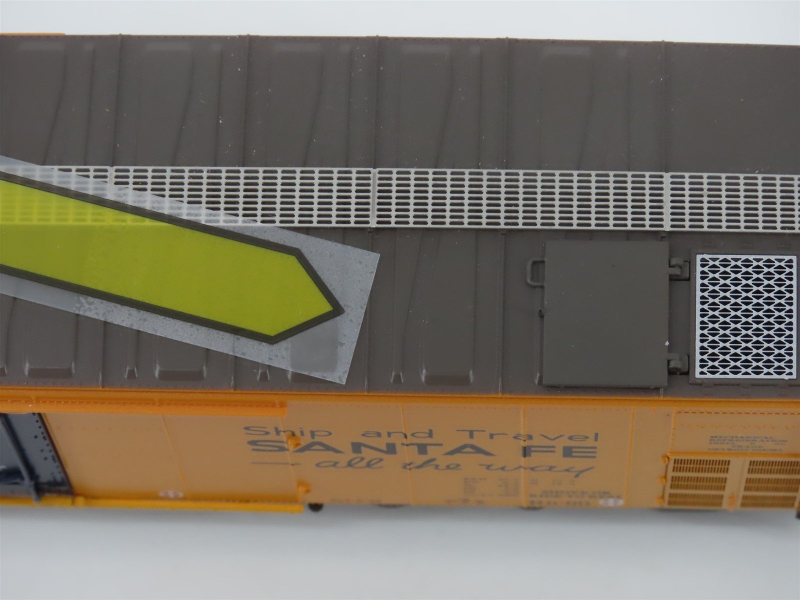 HO Scale Rapido 156008A SFRD Santa Fe All The Way Mechanical Reefer #2213