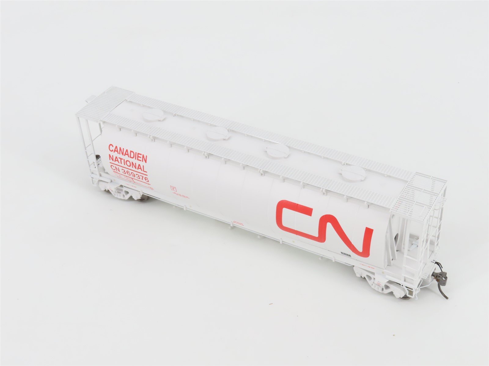 HO Scale Rapido 127024A CN Canadian National 4-Bay Covered Hopper #369376