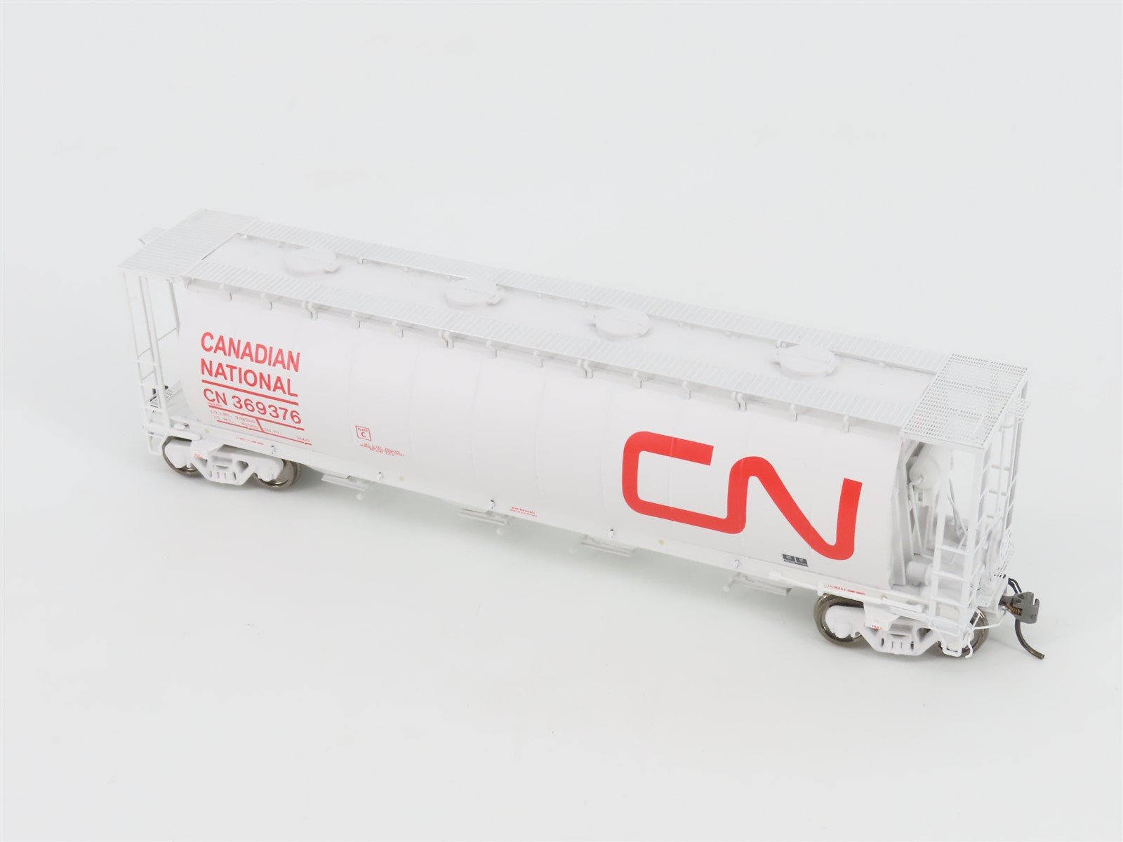 HO Scale Rapido 127024A CN Canadian National 4-Bay Covered Hopper #369376
