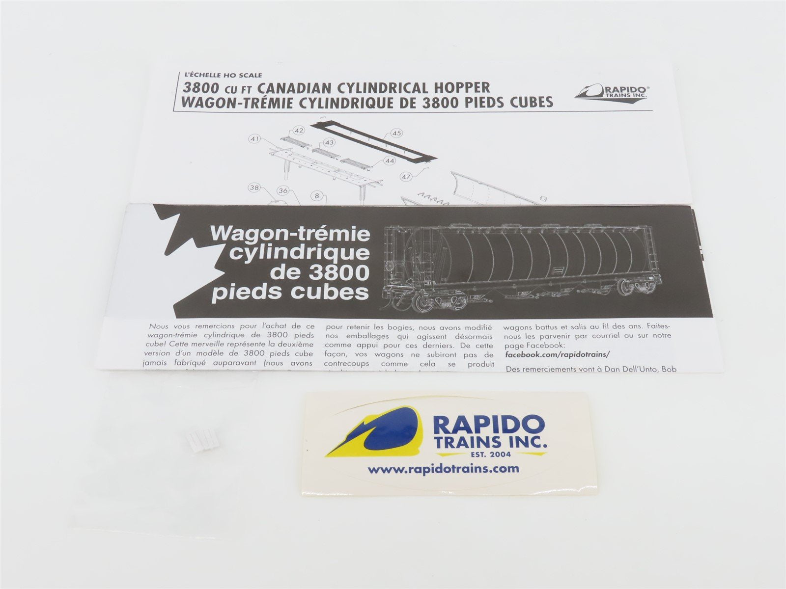 HO Scale Rapido 127024A CN Canadian National 4-Bay Covered Hopper #369376
