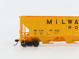 HO Scale PROTO 2000 23779 MILW Milwaukee Road 3-Bay Covered Hopper #97533