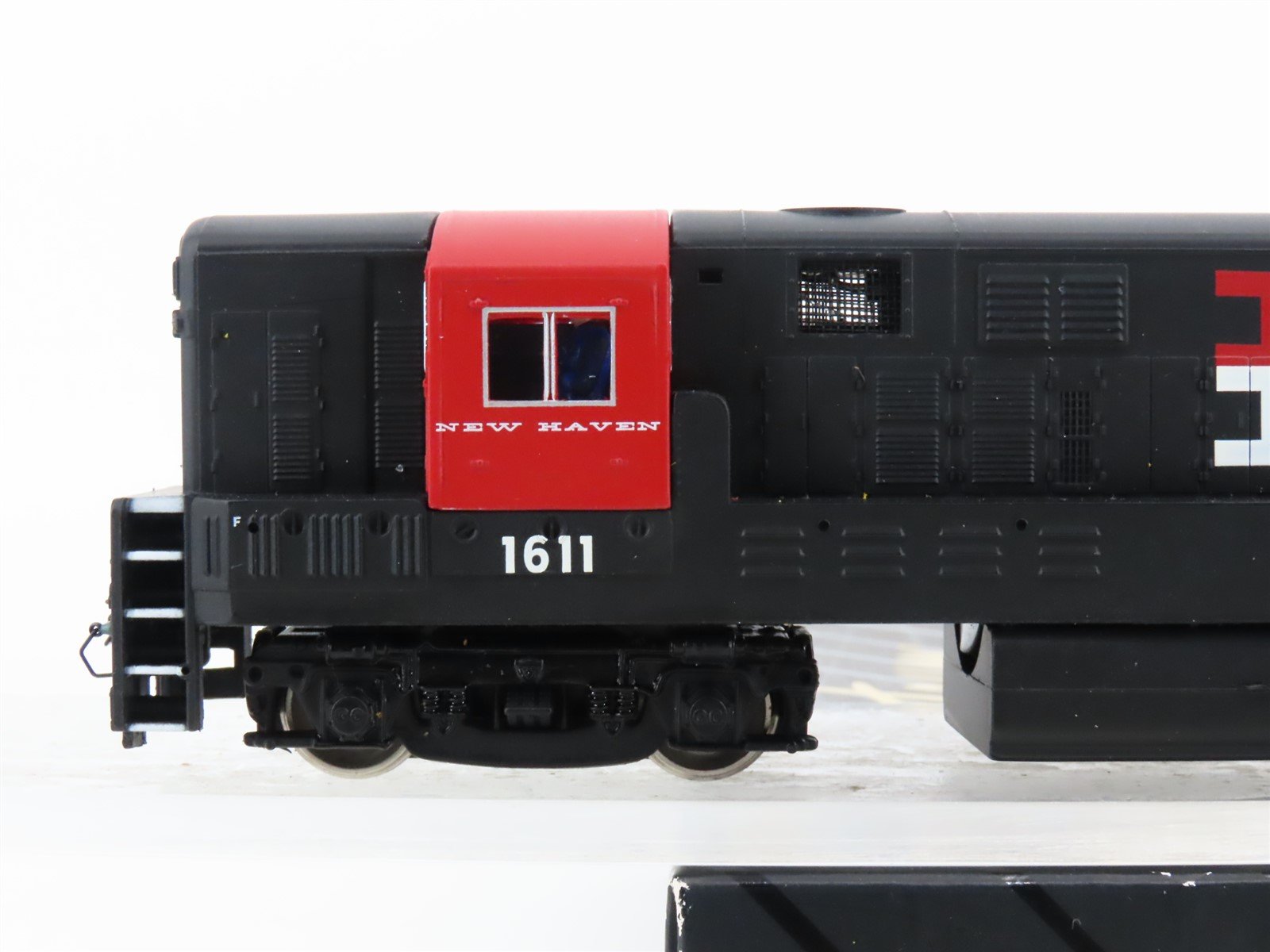 HO Scale Bachmann 1215 NH New Haven H16-44 Baby Trainmaster Diesel Loco #1611