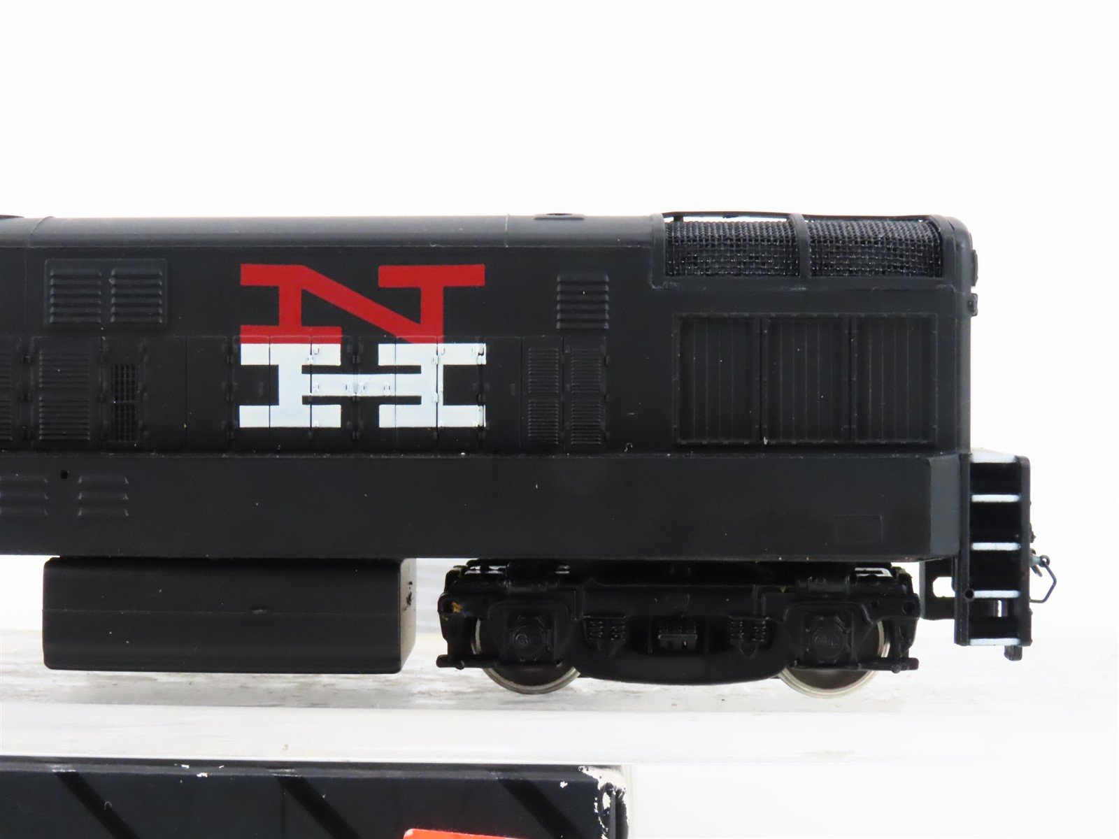 HO Scale Bachmann 1215 NH New Haven H16-44 Baby Trainmaster Diesel Loco #1611