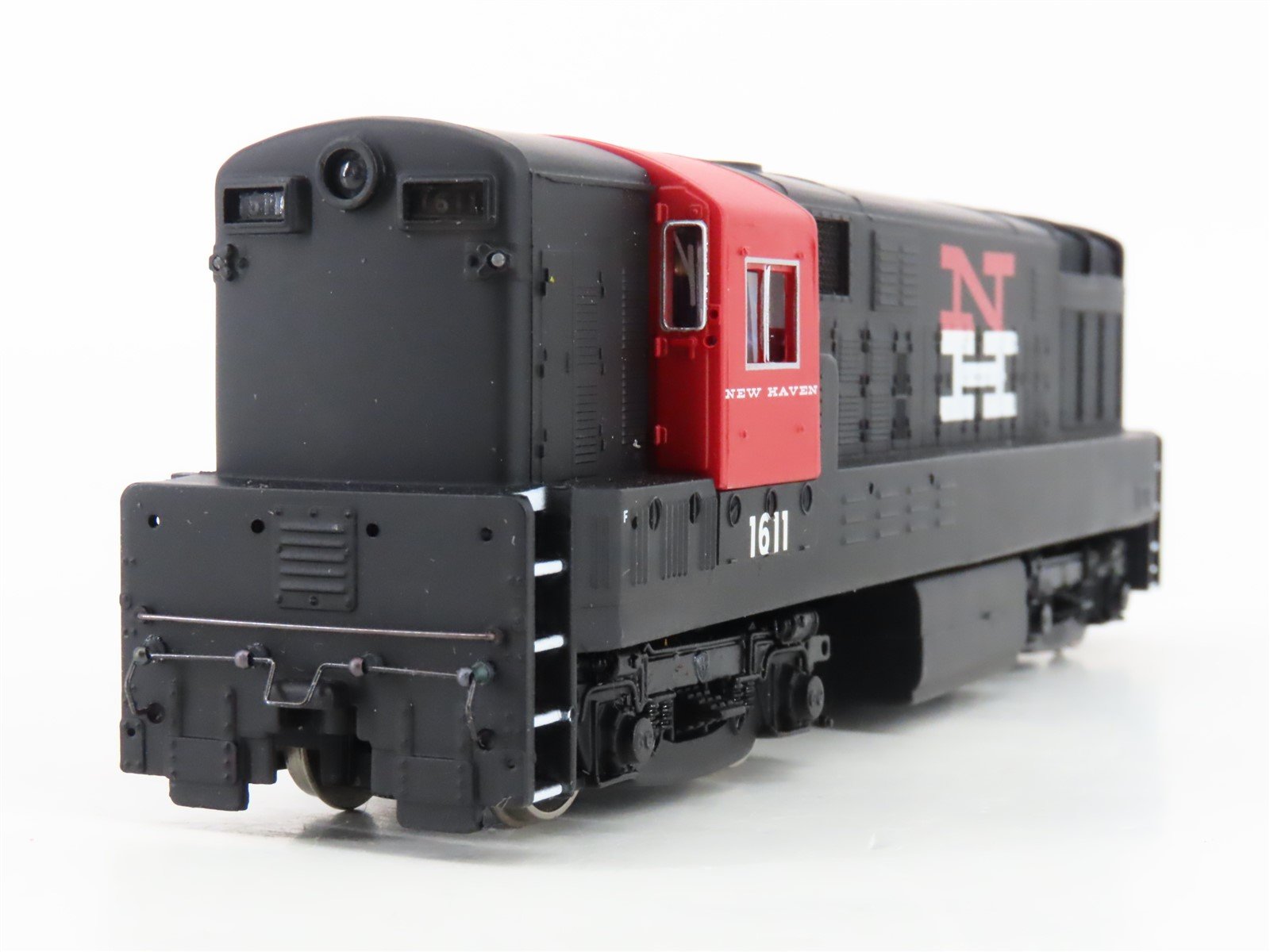 HO Scale Bachmann 1215 NH New Haven H16-44 Baby Trainmaster Diesel Loco #1611