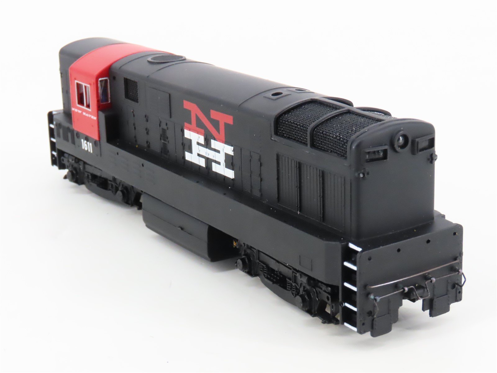 HO Scale Bachmann 1215 NH New Haven H16-44 Baby Trainmaster Diesel Loco #1611