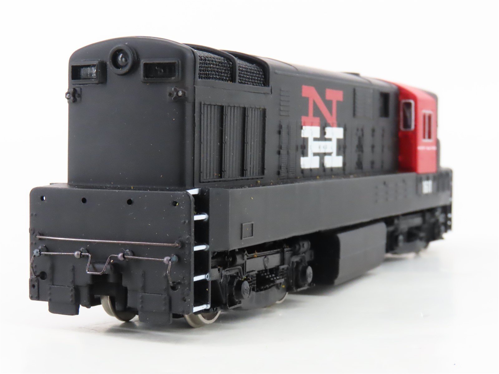 HO Scale Bachmann 1215 NH New Haven H16-44 Baby Trainmaster Diesel Loco #1611