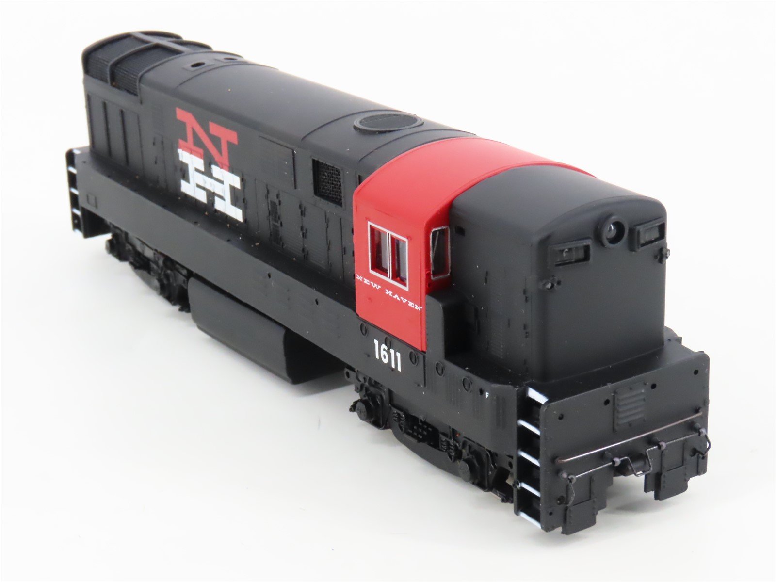 HO Scale Bachmann 1215 NH New Haven H16-44 Baby Trainmaster Diesel Loco #1611