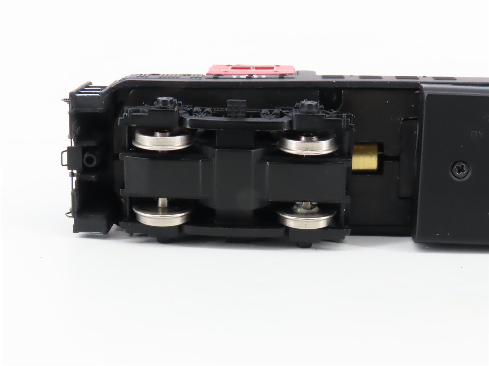 HO Scale Bachmann 1215 NH New Haven H16-44 Baby Trainmaster Diesel Loco #1611