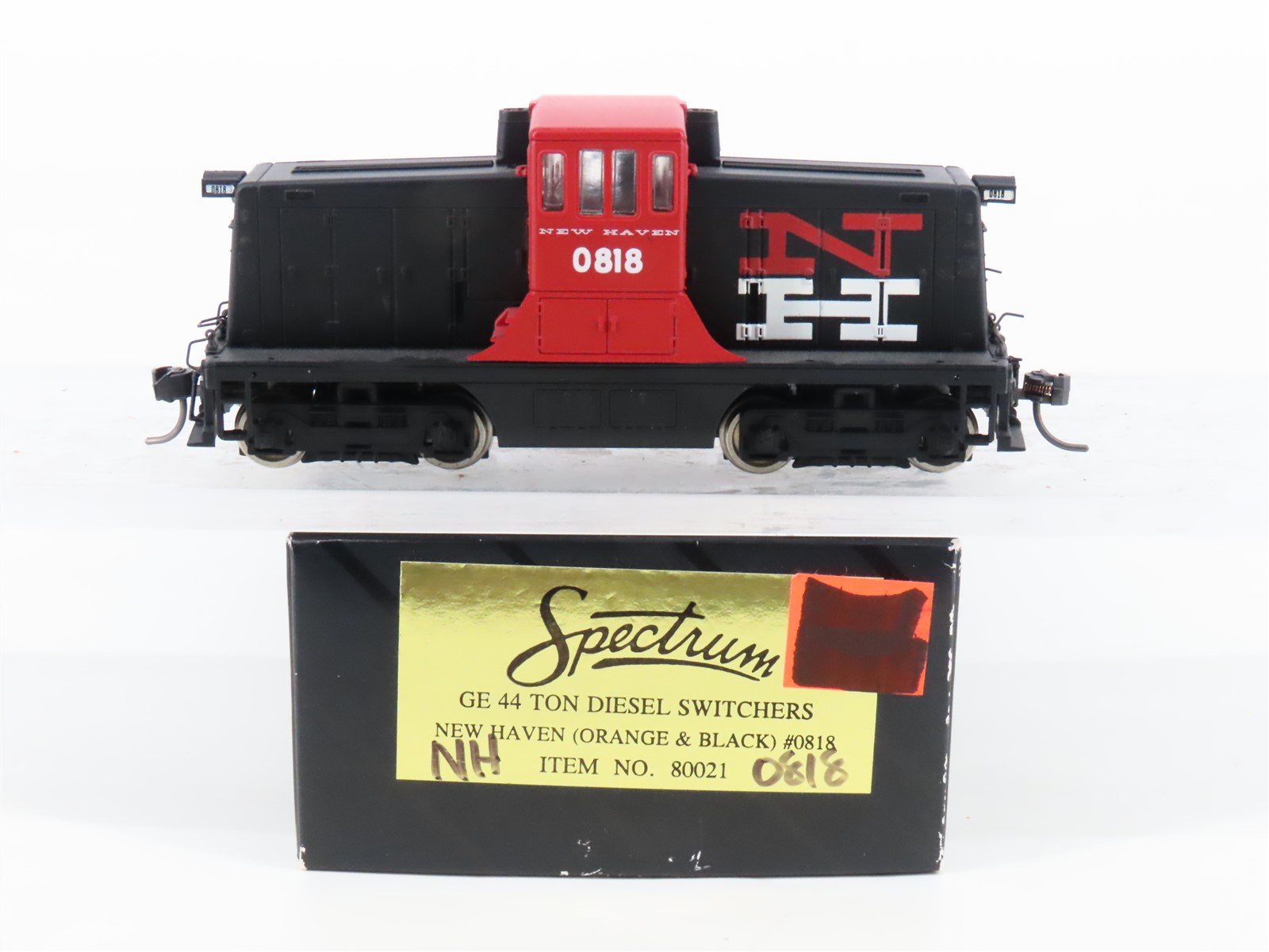 HO Scale Bachmann 80021 NH New Haven GE 44-Tonner Diesel Locomotive #0818