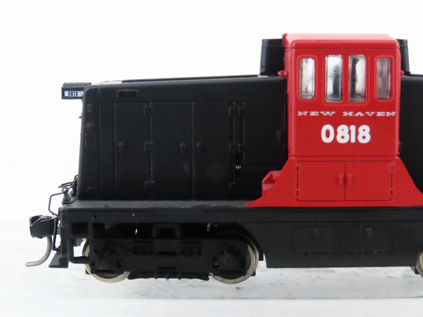 HO Scale Bachmann 80021 NH New Haven GE 44-Tonner Diesel Locomotive #0818