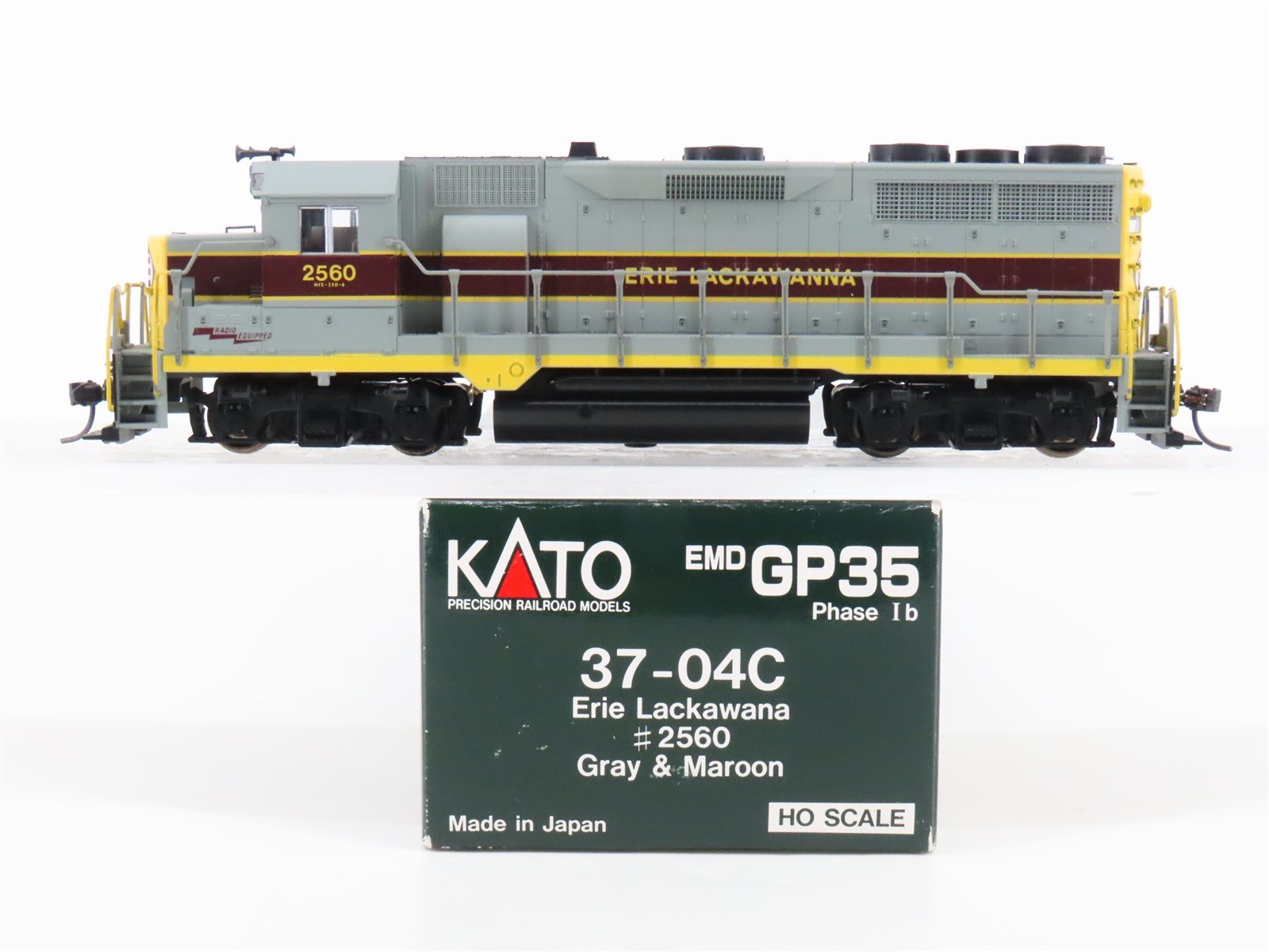 HO Scale KATO 37-04C EL Erie Lackawanna GP35 Diesel Locomotive #2560