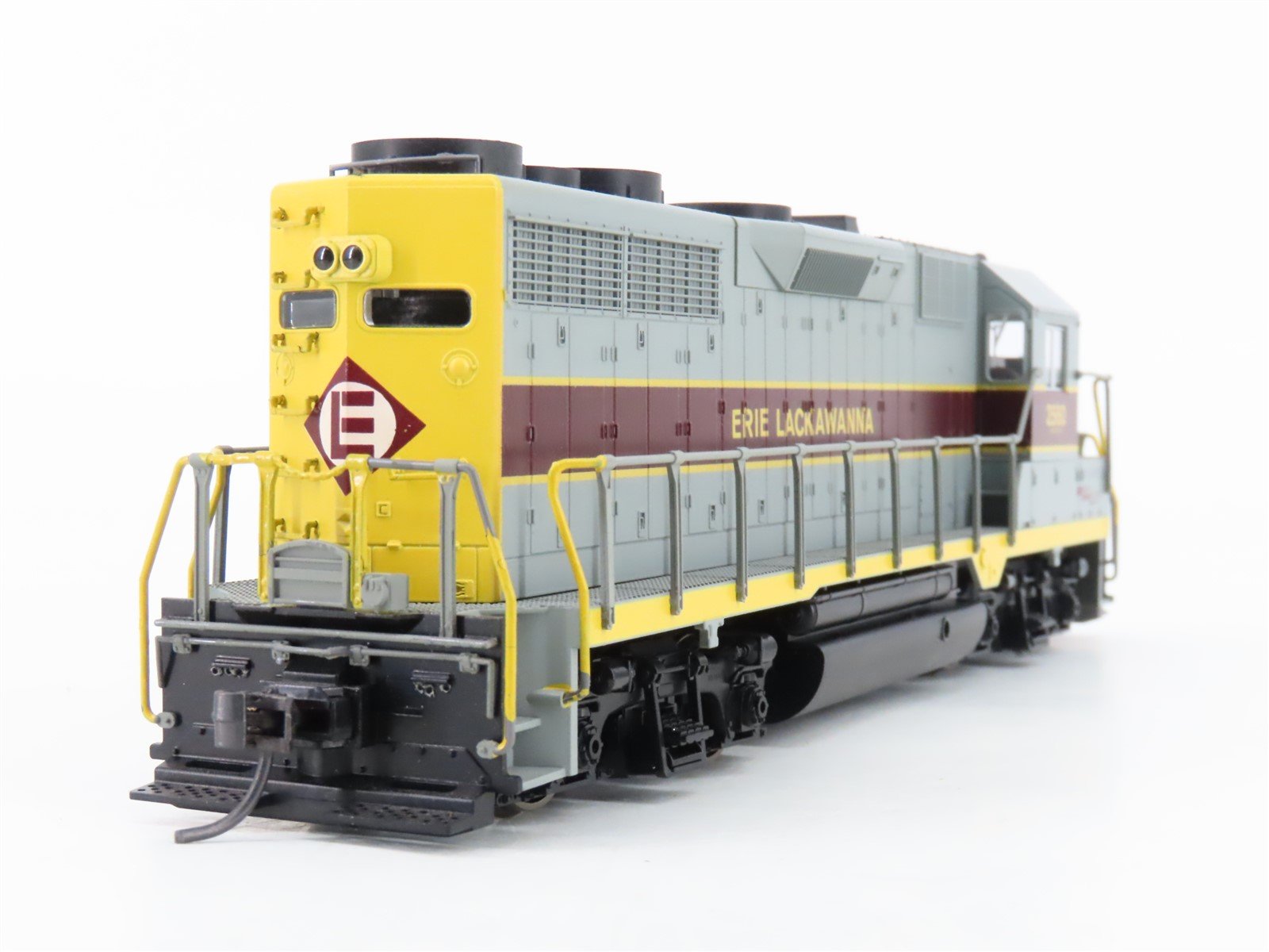 HO Scale KATO 37-04C EL Erie Lackawanna GP35 Diesel Locomotive #2560
