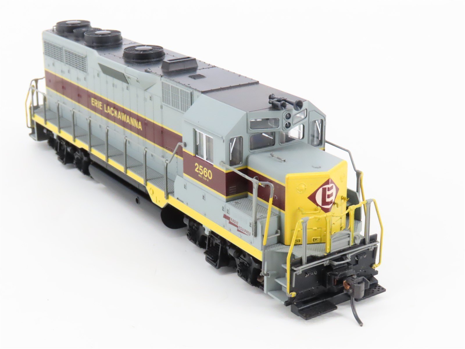 HO Scale KATO 37-04C EL Erie Lackawanna GP35 Diesel Locomotive #2560
