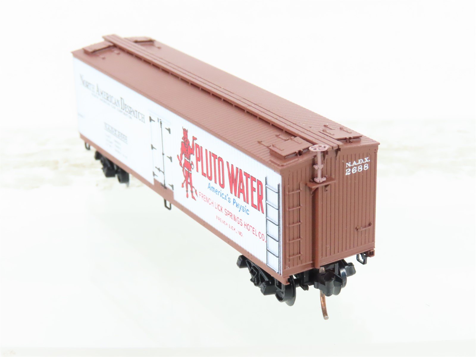 N Scale Micro-Trains MTL 49490 NADX Pluto Water 40' Wood Reefer #2688