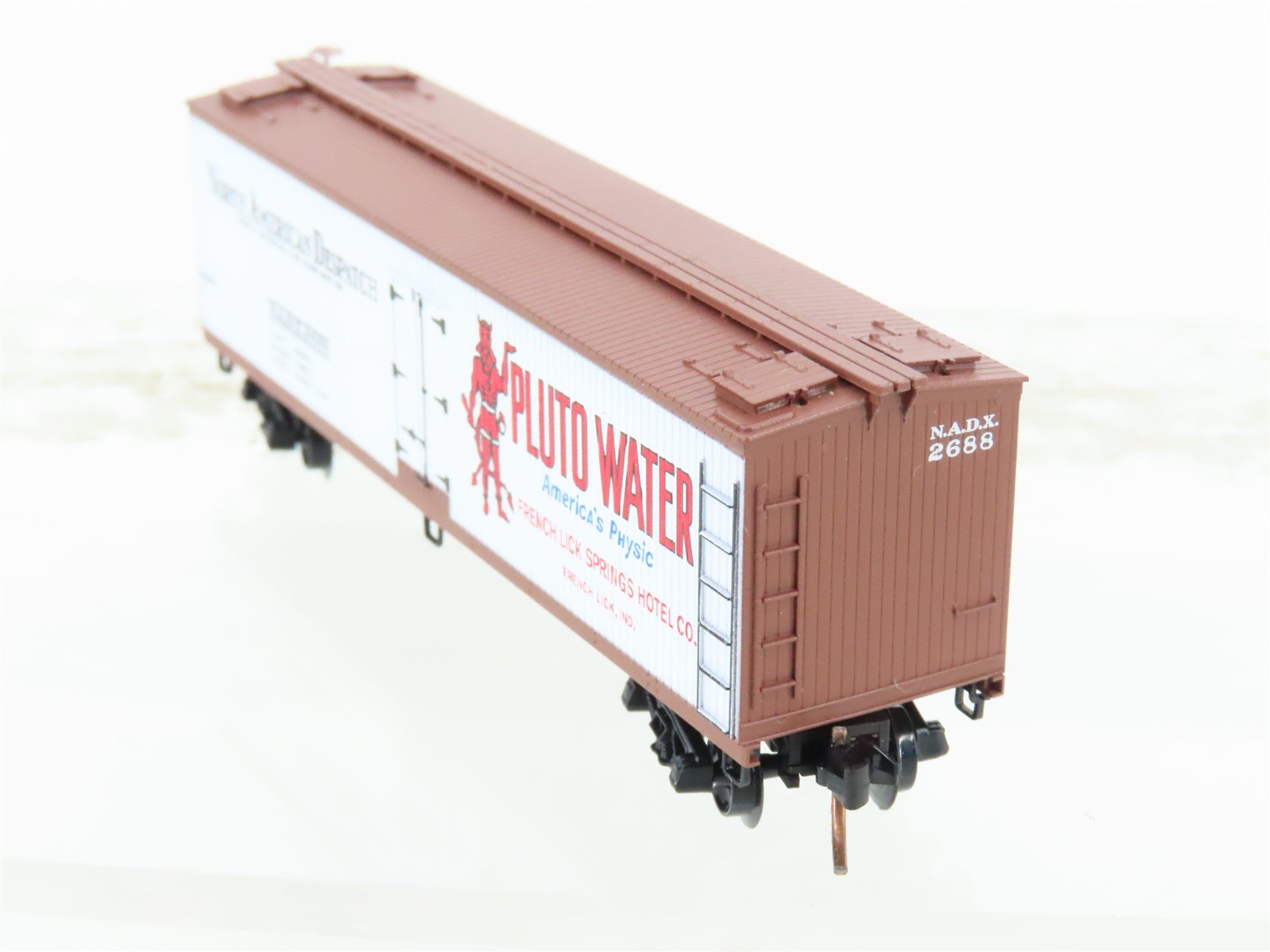 N Scale Micro-Trains MTL 49490 NADX Pluto Water 40' Wood Reefer #2688