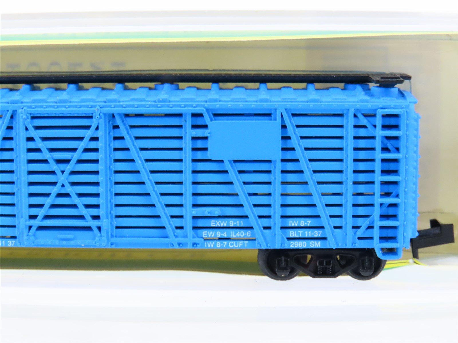 N Scale Model Power 3077 GN Great Northern Big Sky Blue 50' Stock Car #582033