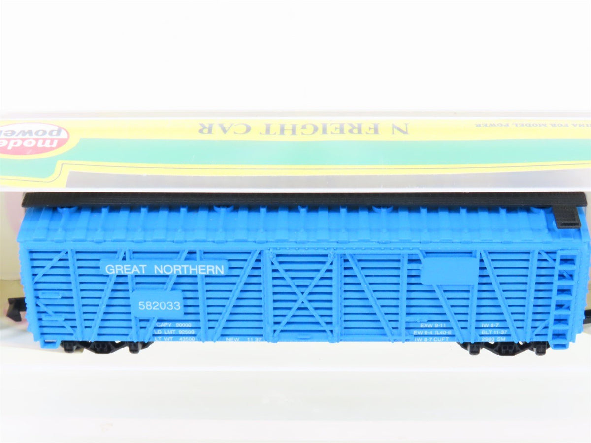N Scale Model Power 3077 GN Great Northern Big Sky Blue 50&#39; Stock Car #582033