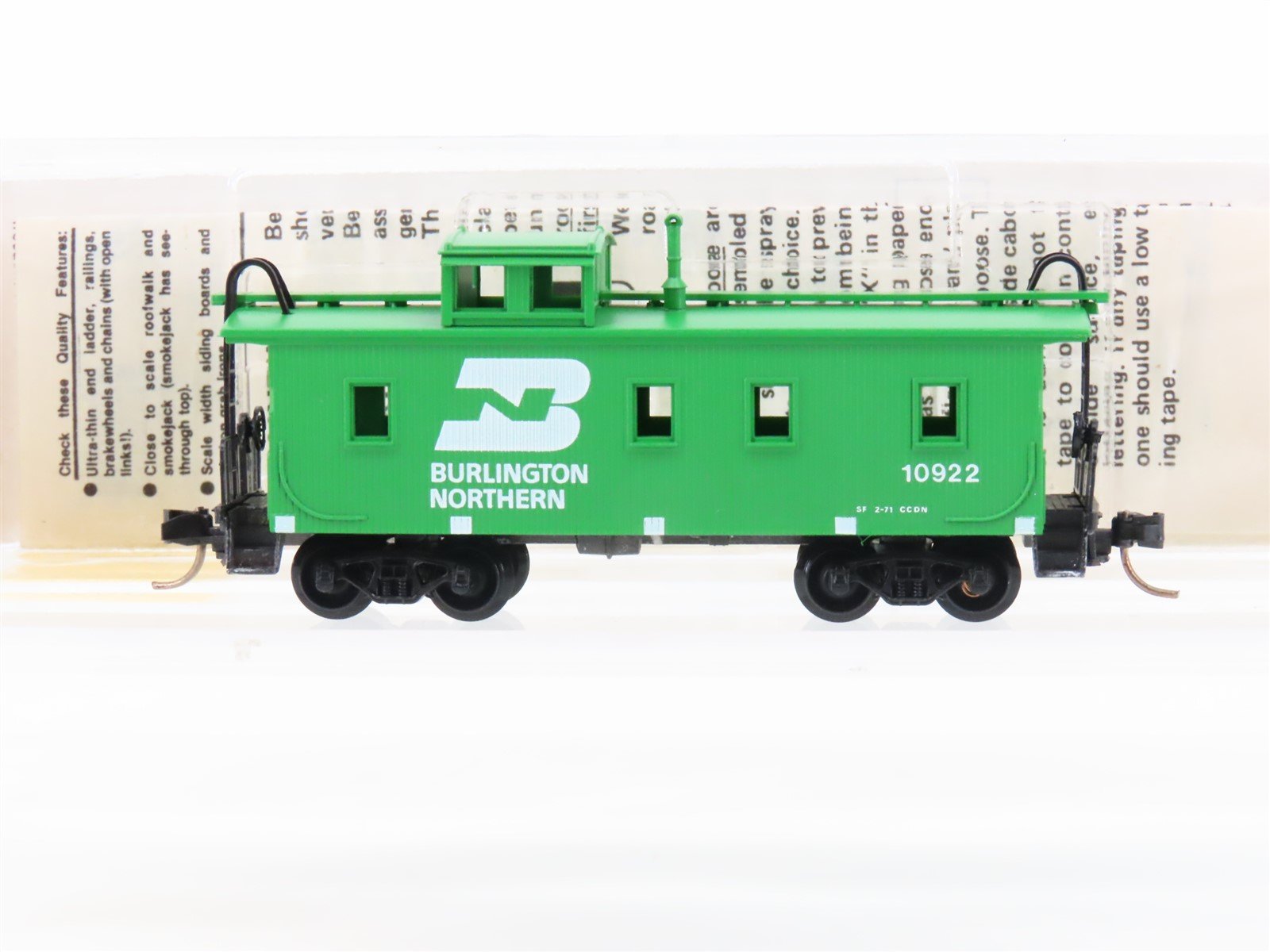 N Scale Micro-Trains MTL 51090 BN Burlington Northern 34' Caboose #10922