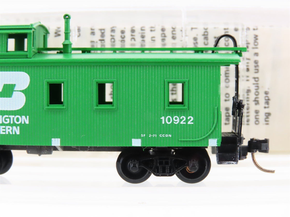 N Scale Micro-Trains MTL 51090 BN Burlington Northern 34&#39; Caboose #10922