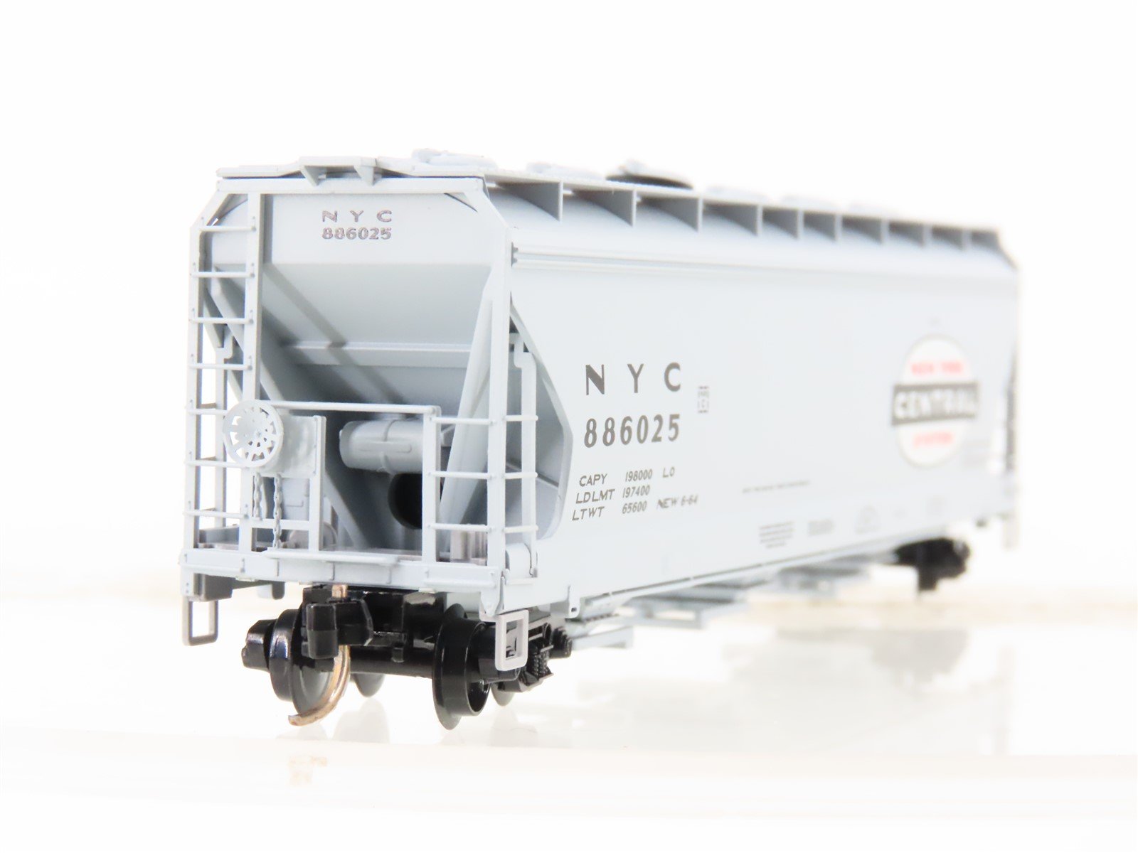 N Scale Micro-Trains MTL 93030 NYC New York Central 3-Bay Covered Hopper #93030