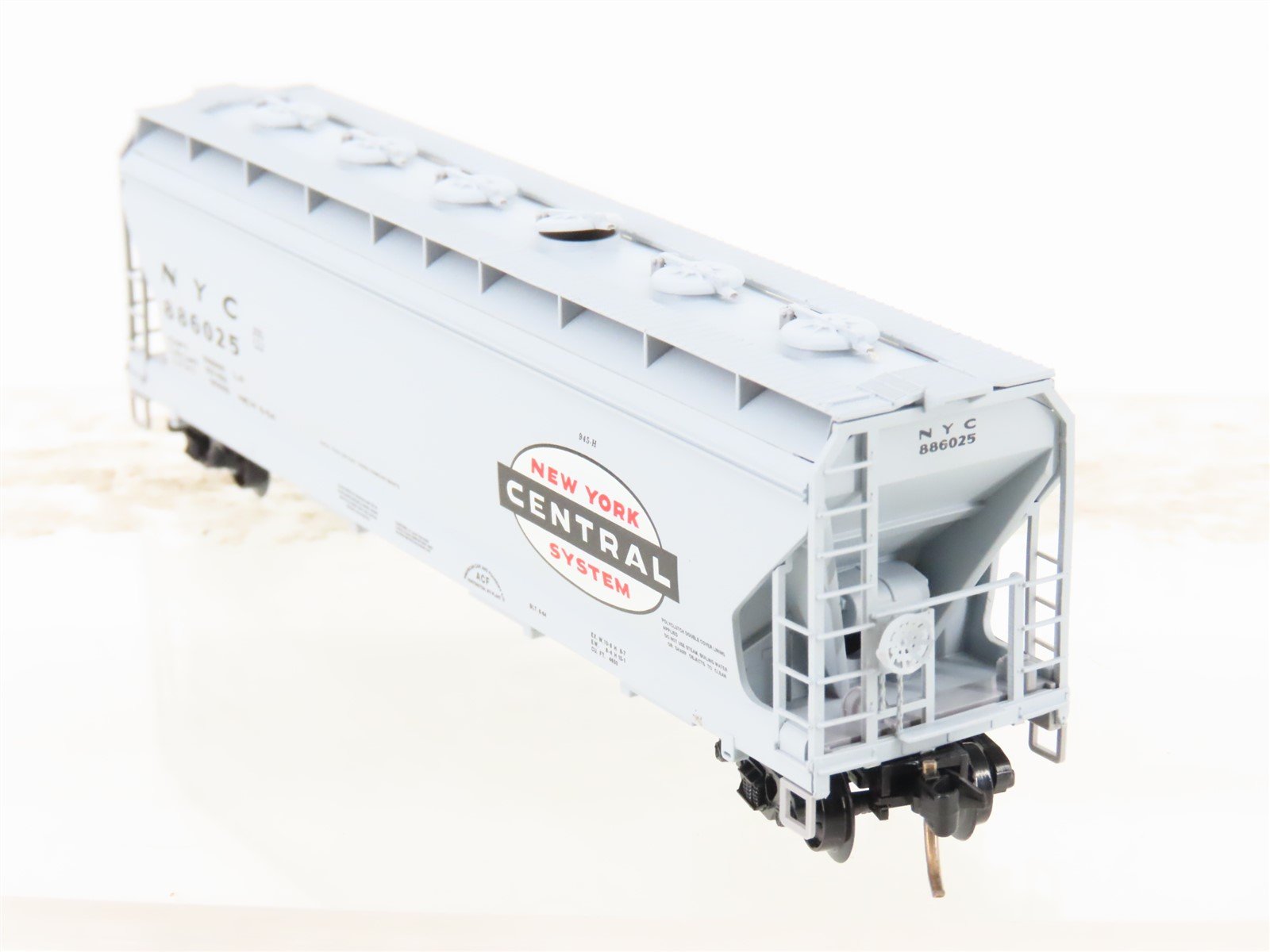 N Scale Micro-Trains MTL 93030 NYC New York Central 3-Bay Covered Hopper #93030