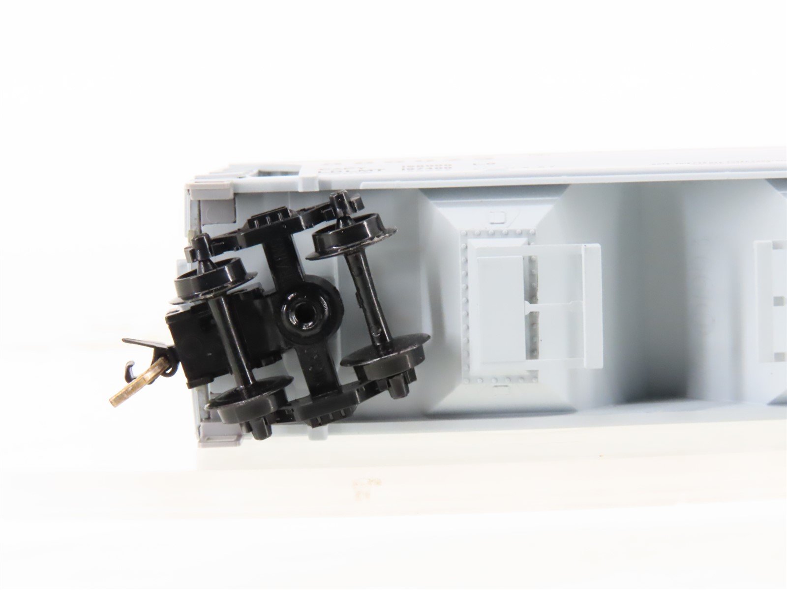 N Scale Micro-Trains MTL 93030 NYC New York Central 3-Bay Covered Hopper #93030