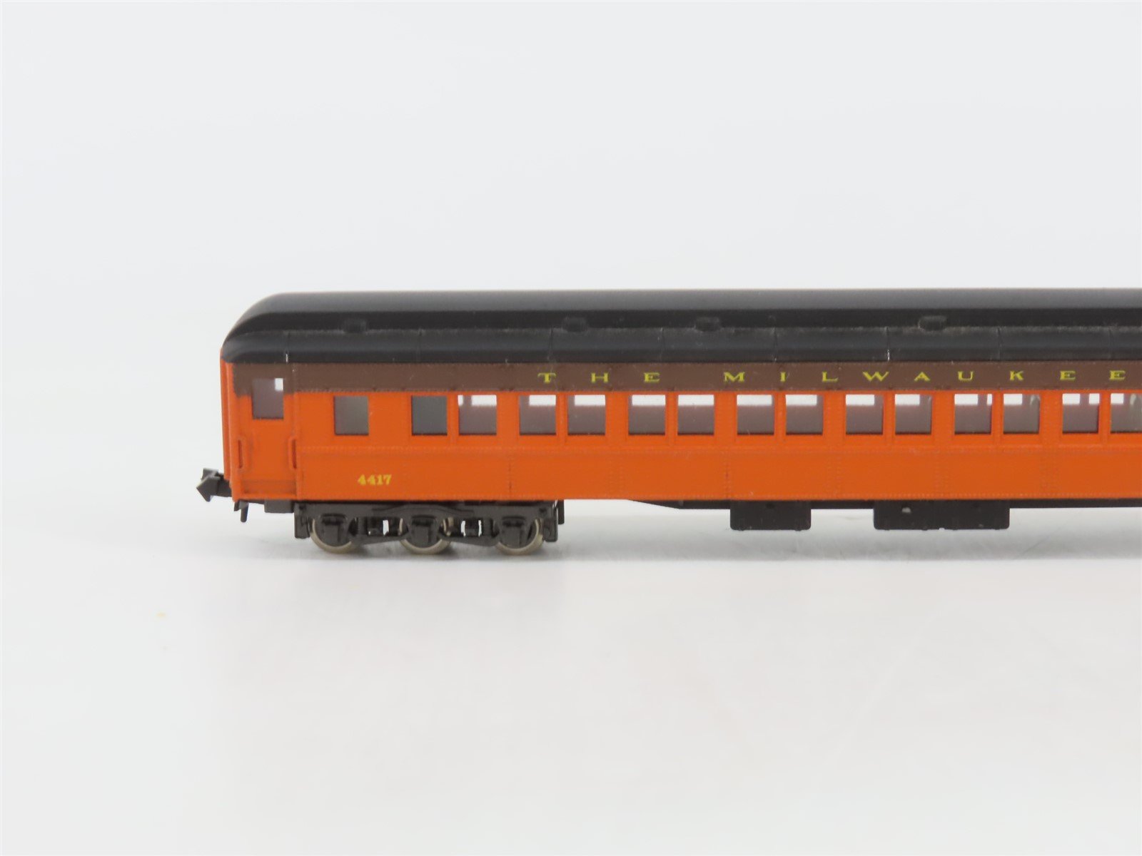 N Scale Rivarossi MILW Milwaukee Road Coach Passenger #4417