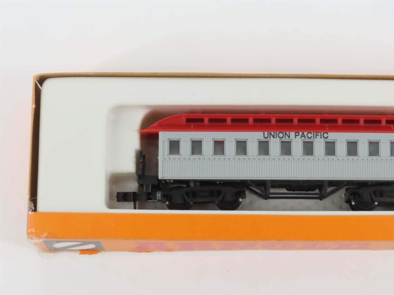 N Scale Arnold 3613 UP Union Pacific Old Time Coach Passenger Car