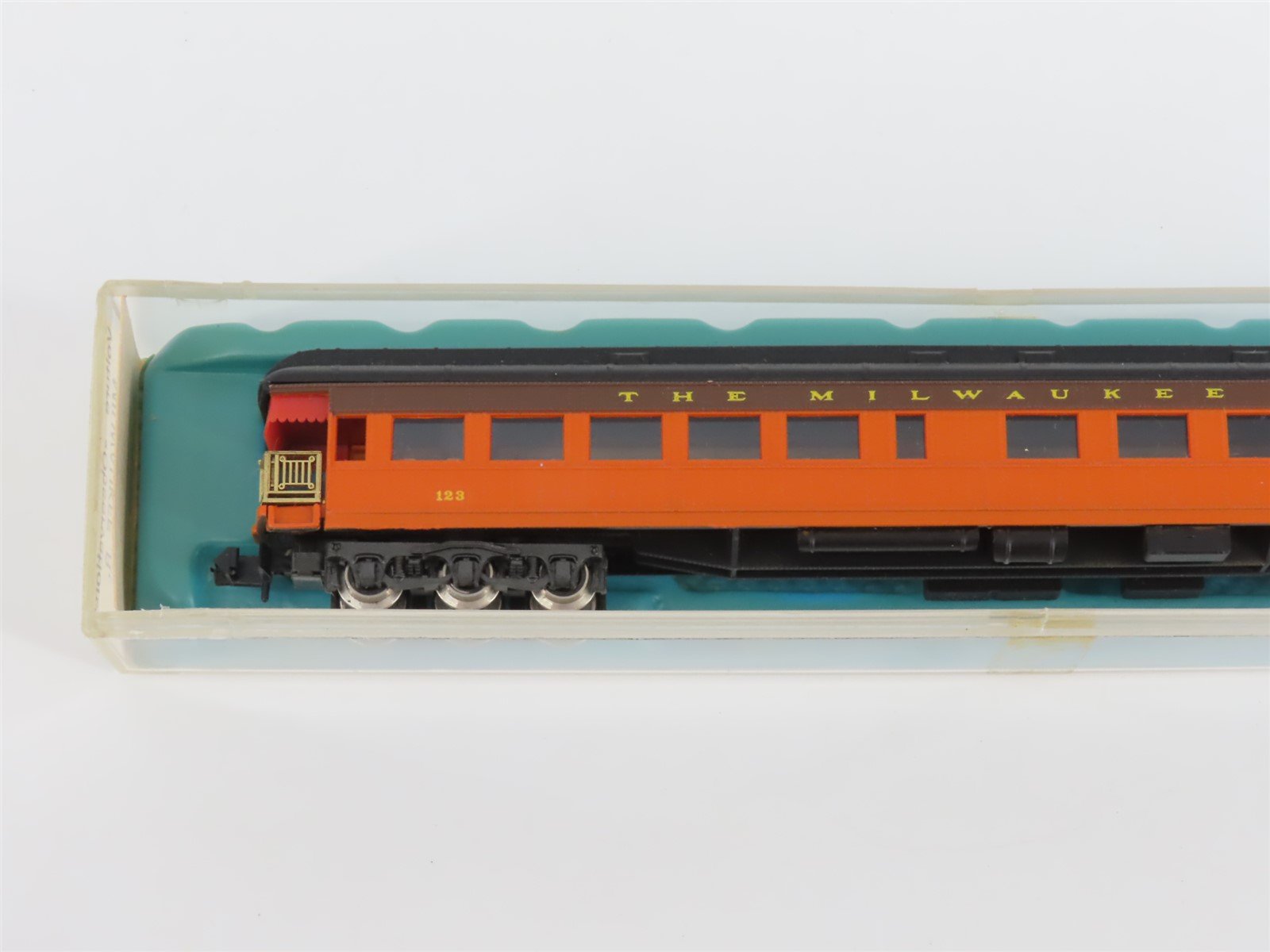 N Scale Rivarossi 9547 MILW Milwaukee Road Observation Passenger Car #123