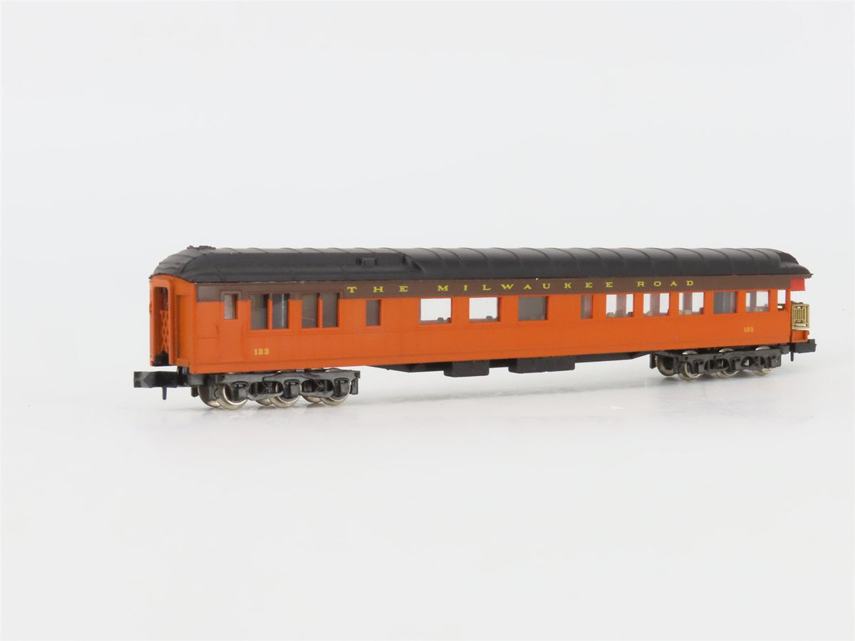N Scale Rivarossi 9547 MILW Milwaukee Road Observation Passenger Car #123