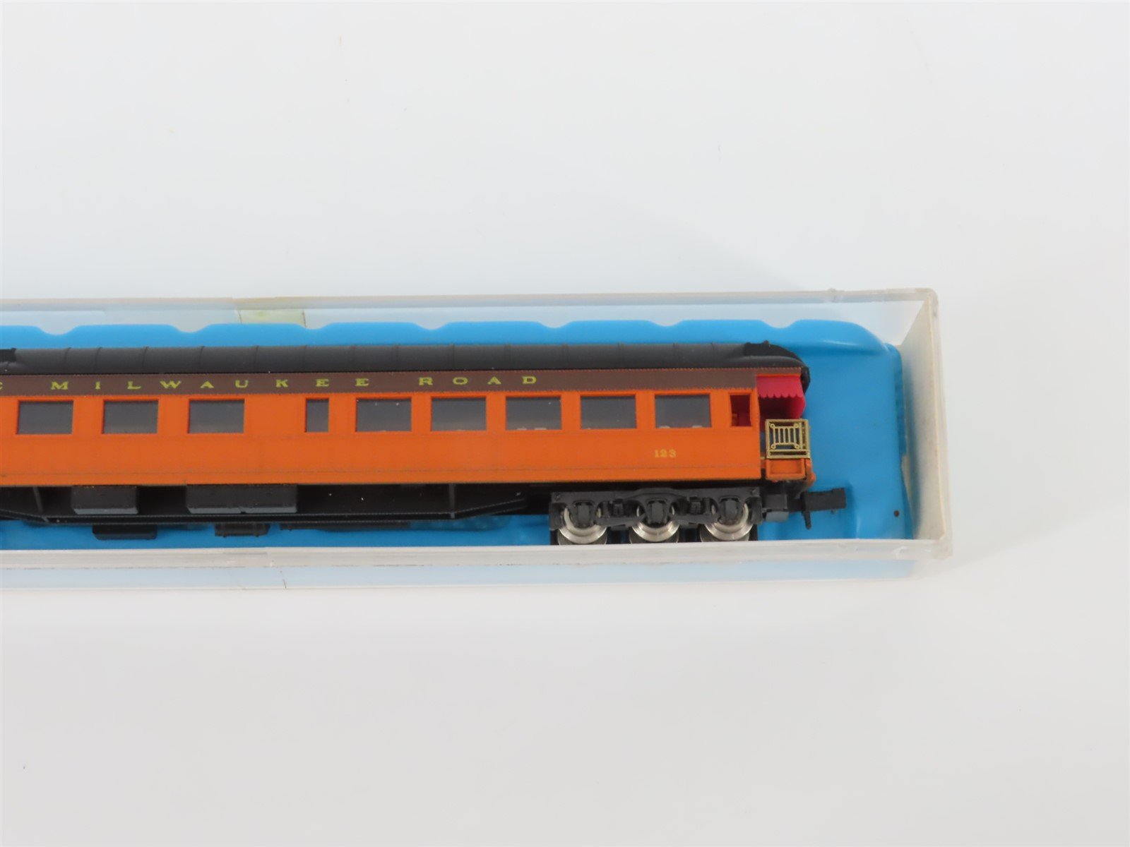 N Scale Rivarossi 9547 MILW Milwaukee Road Observation Passenger Car #123