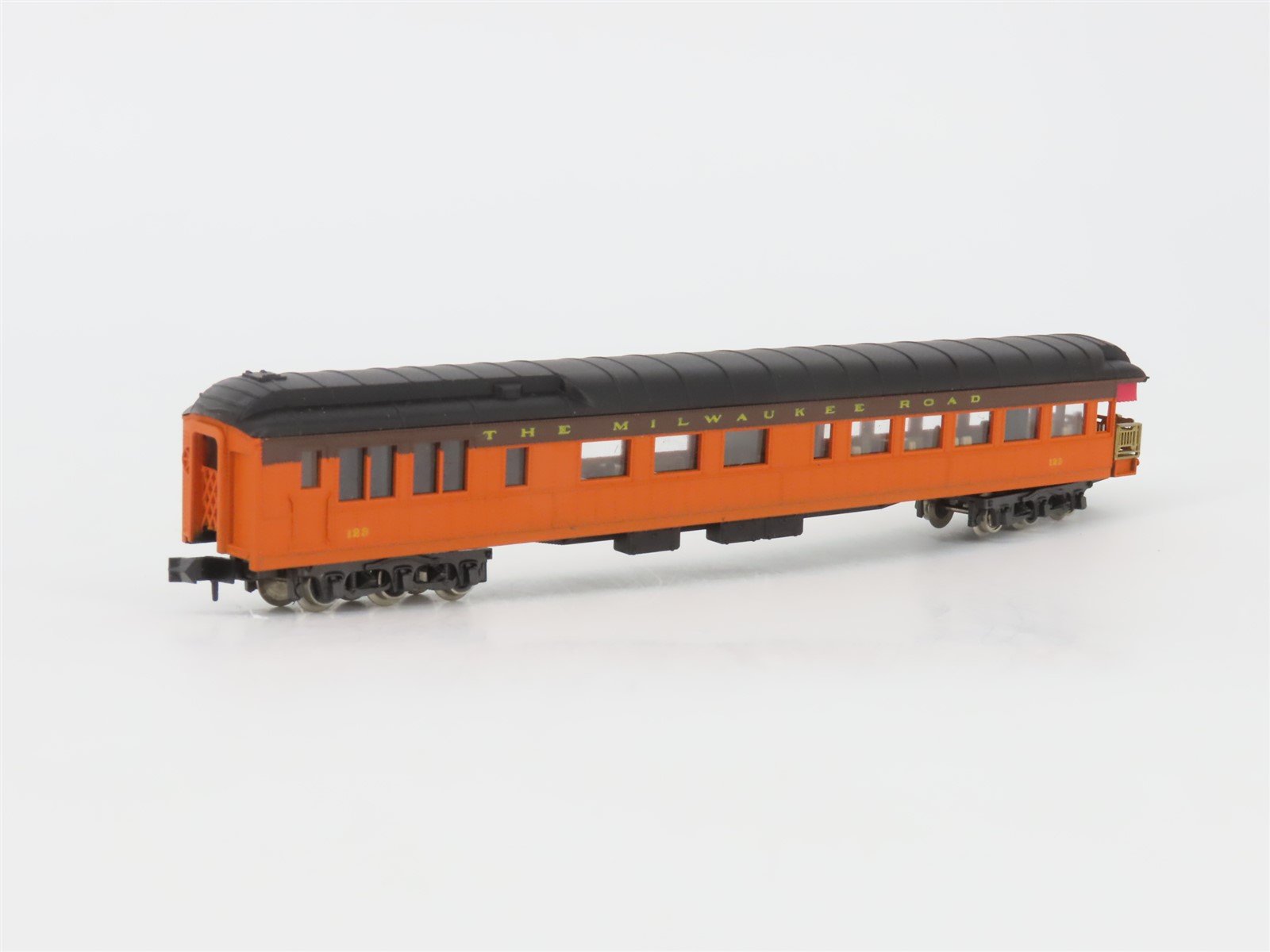 N Scale Rivarossi 9547 MILW Milwaukee Road Observation Passenger Car #123