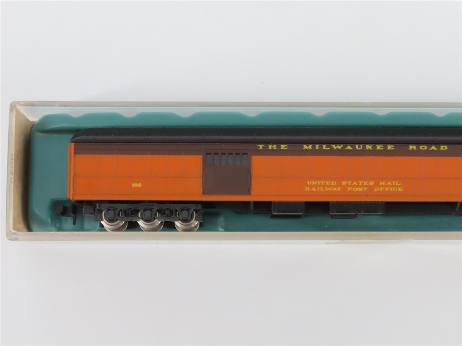 N Scale Con-Cor Rivarossi 5211D MILW Milwaukee Road Combine Passenger Car #106