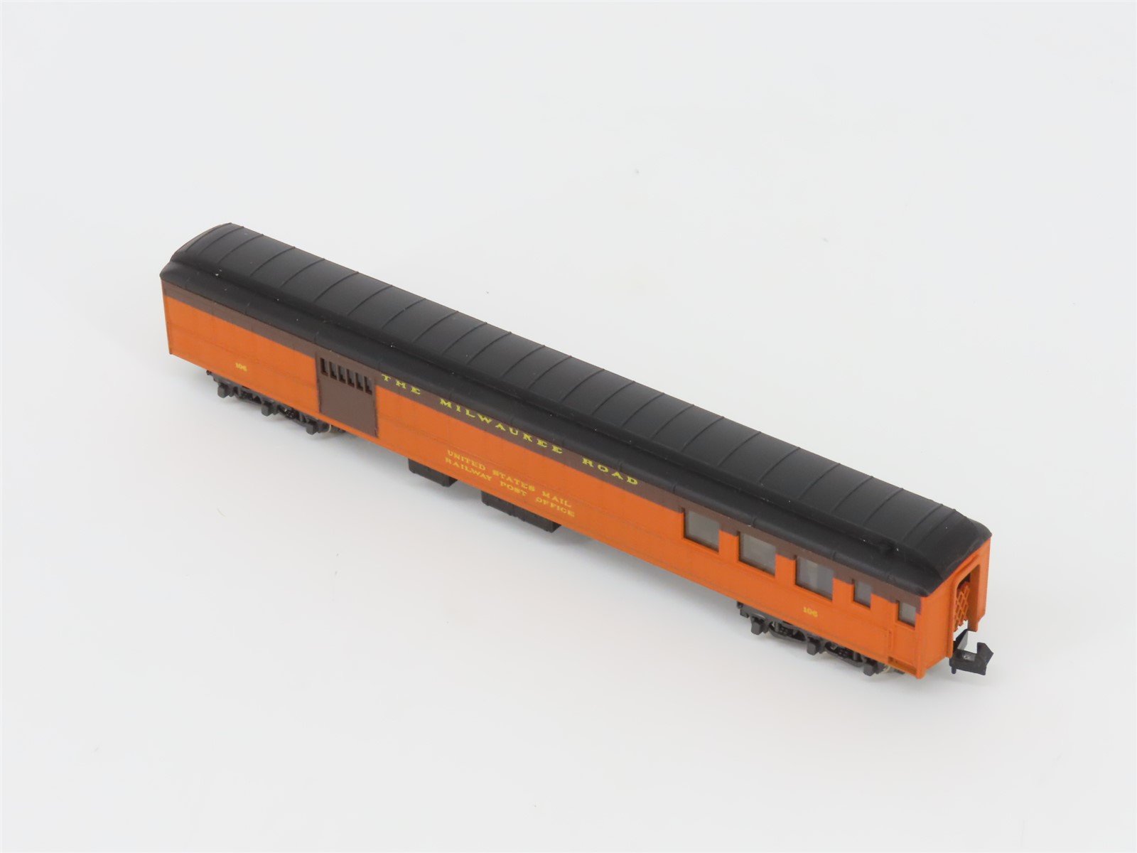 N Scale Con-Cor Rivarossi 5211D MILW Milwaukee Road Combine Passenger Car #106