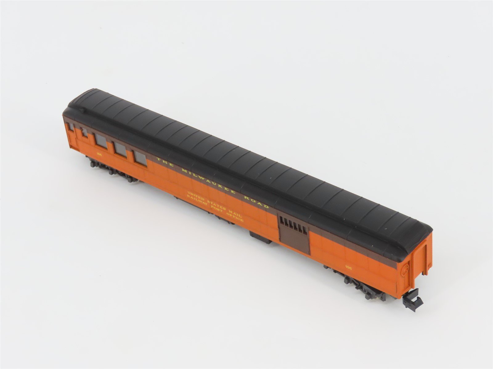 N Scale Con-Cor Rivarossi 5211D MILW Milwaukee Road Combine Passenger Car #106