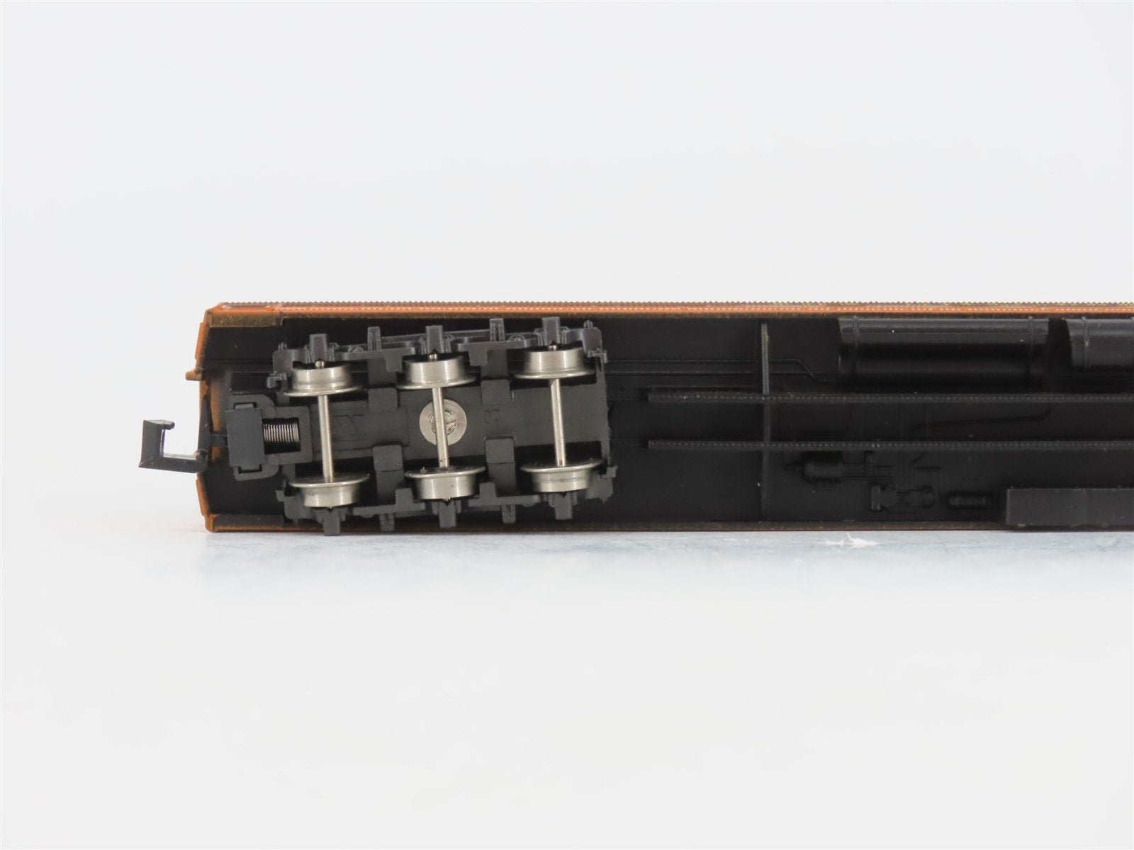 N Scale Con-Cor Rivarossi 5211D MILW Milwaukee Road Combine Passenger Car #106