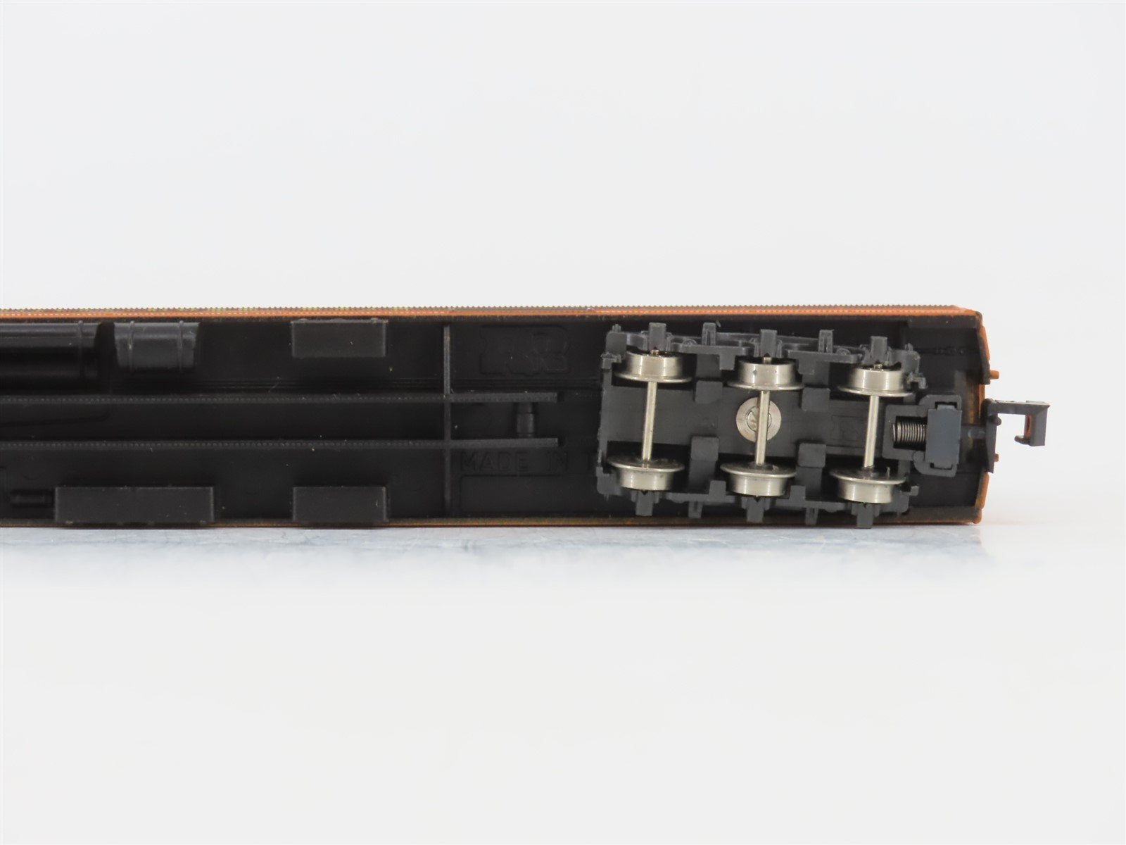 N Scale Con-Cor Rivarossi 5211D MILW Milwaukee Road Combine Passenger Car #106