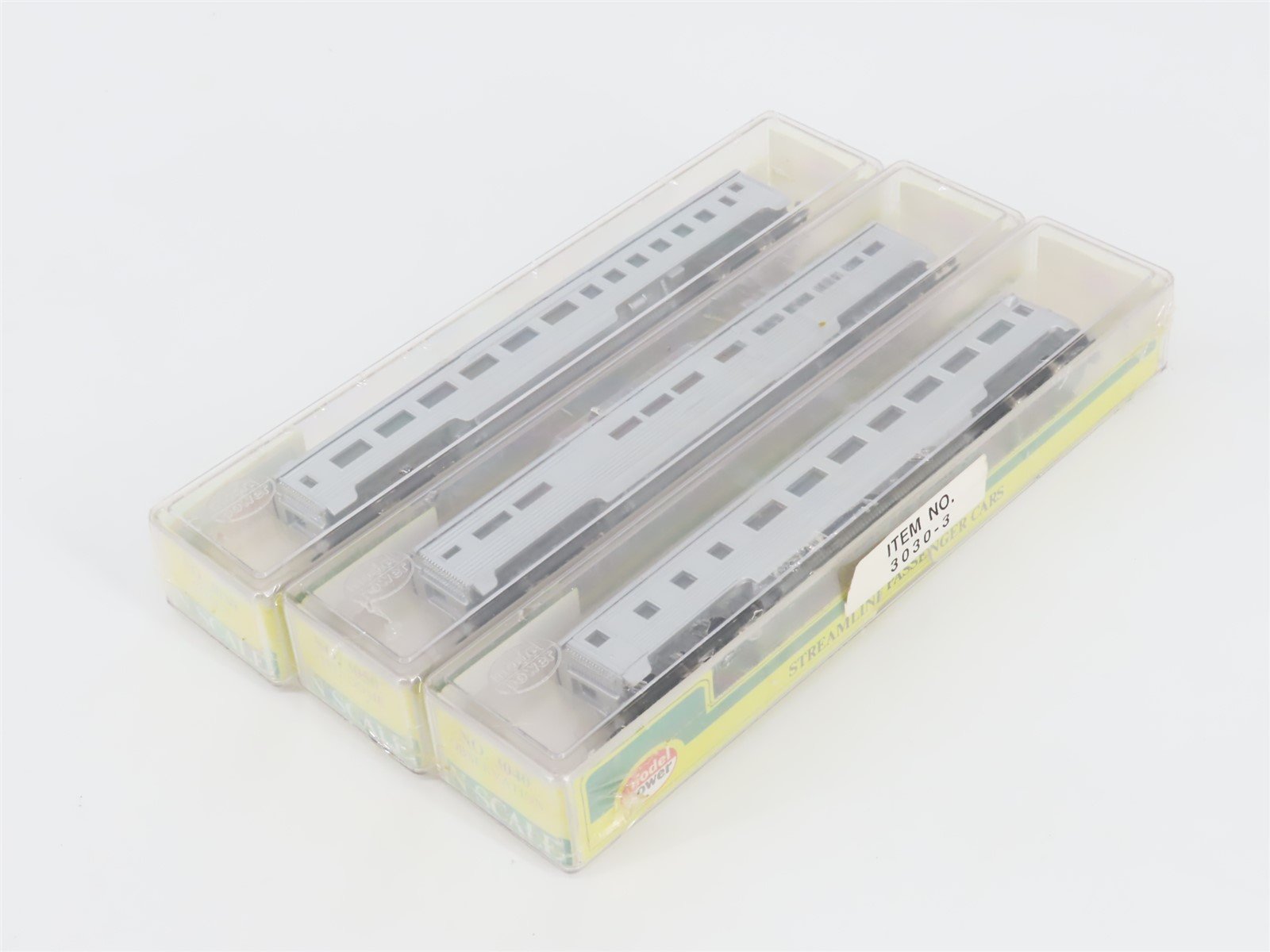 N Scale Model Power 3030-3 Unlettered Streamline Passenger 3-Pack Sealed