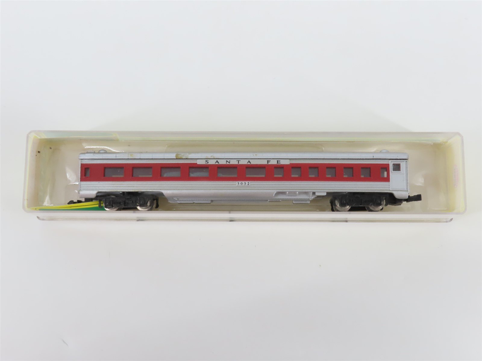 N Scale Model Power 3032 ATSF Santa Fe Coach Passenger Car #3032