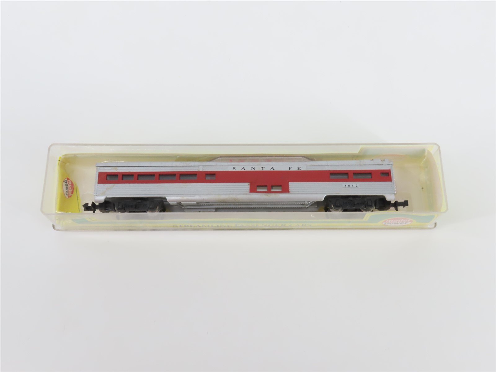 N Scale Model Power 3052 ATSF Santa Fe Vista Dome Passenger Car #3052
