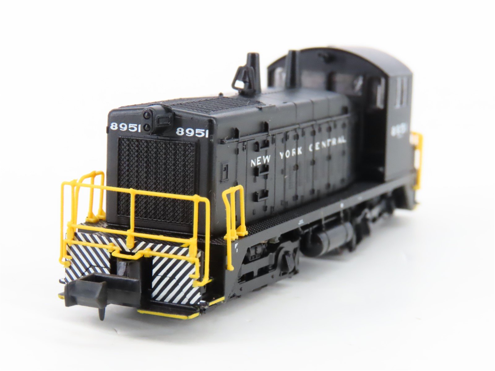 N Scale Life-Like 7892 NYC New York Central EMD SW9/1200 Diesel Switcher #8951