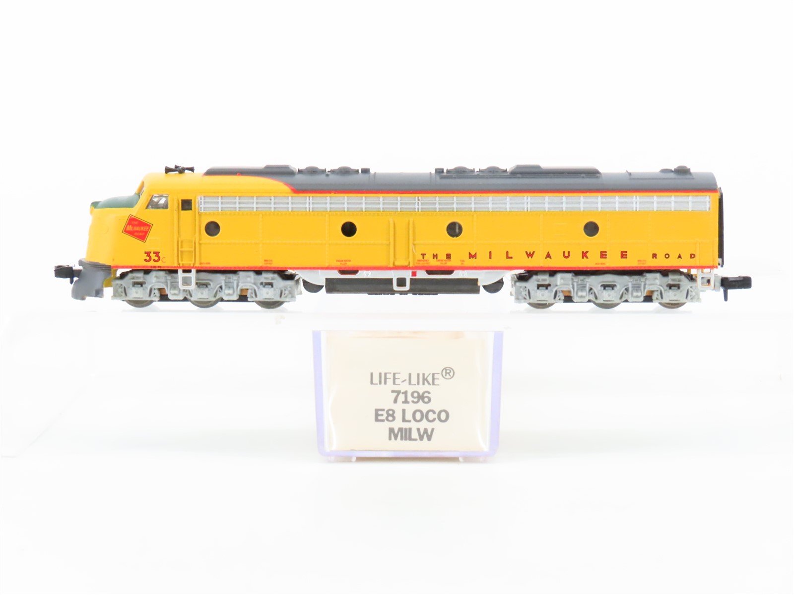 N Scale Life-Like 7196 MILW Milwaukee "UP Paint" EMD E8A Diesel Locomotive #33
