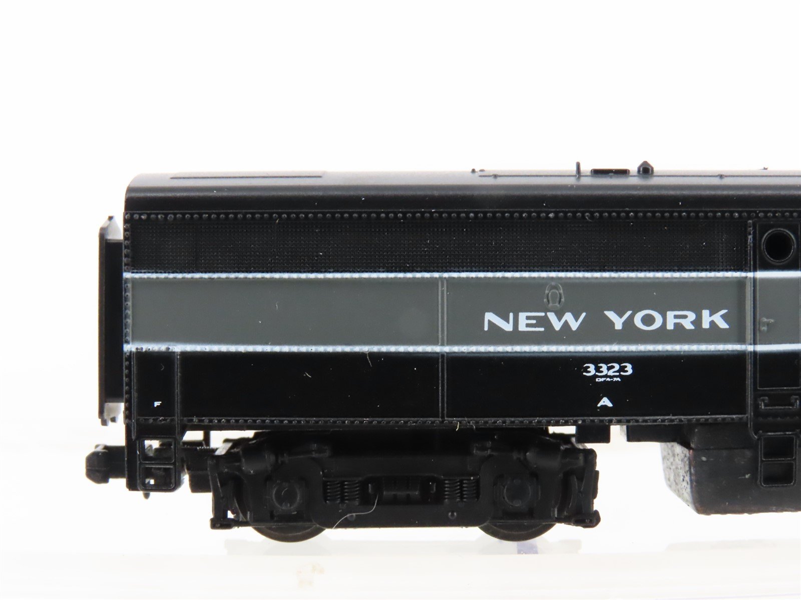 N Scale Life-Like 7921 NYC New York Central ALCO FB1 Diesel #3323 - Unpowered