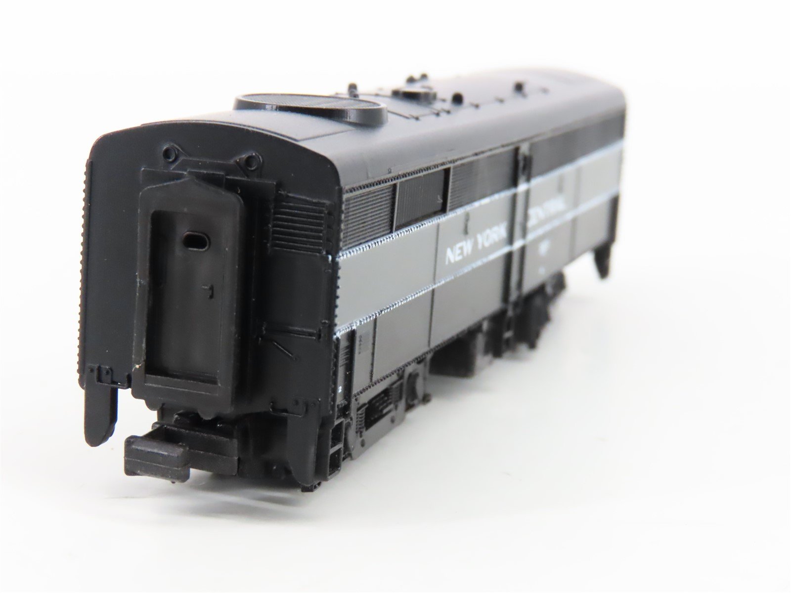 N Scale Life-Like 7921 NYC New York Central ALCO FB1 Diesel #3323 - Unpowered